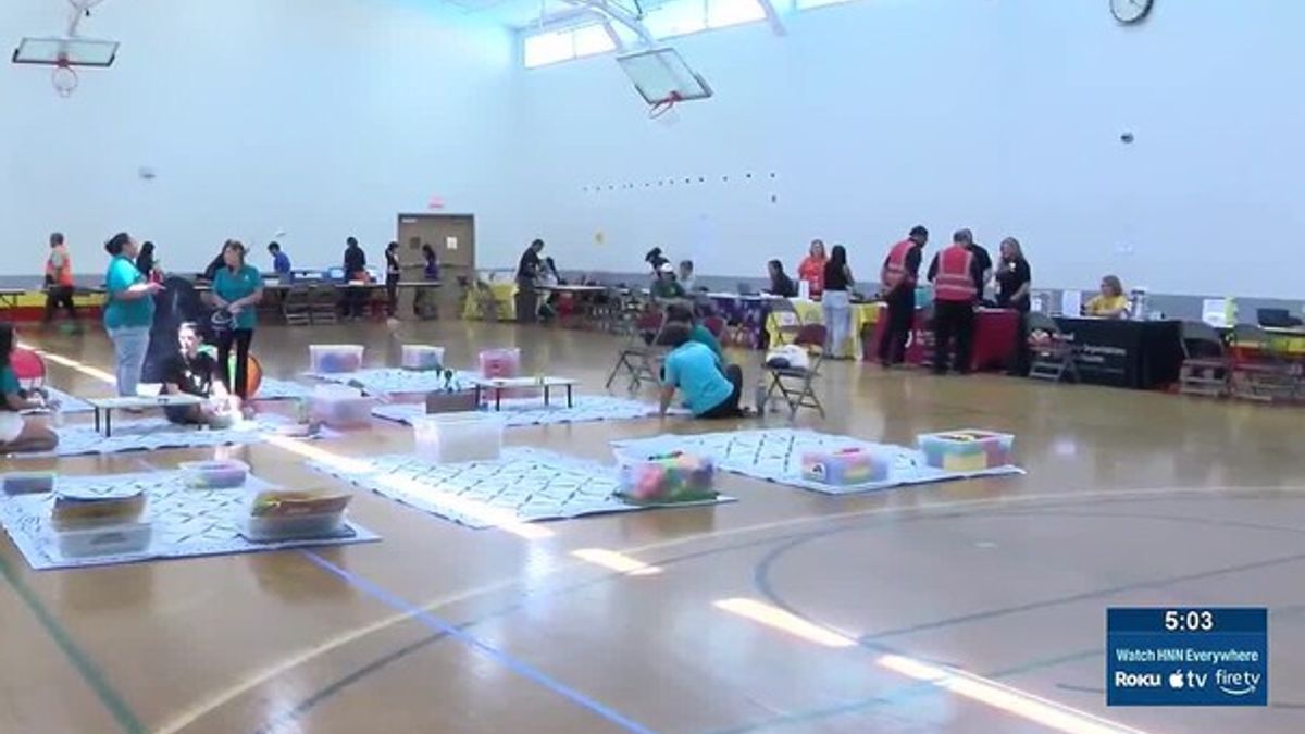 Pop-up assistance center helps Laie residents recover from flood damage ...