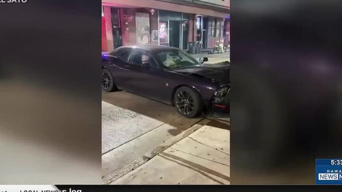 Car crashes into Chinatown building | Haystack News