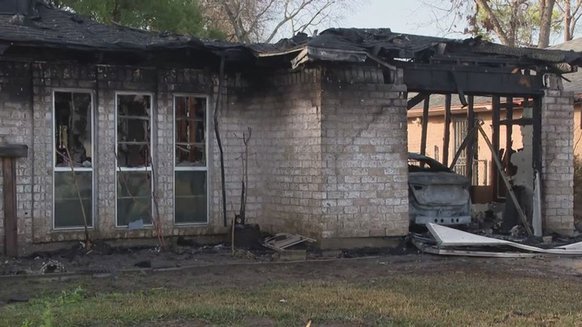 Woman injured after overnight house fire in southwest Houston ...