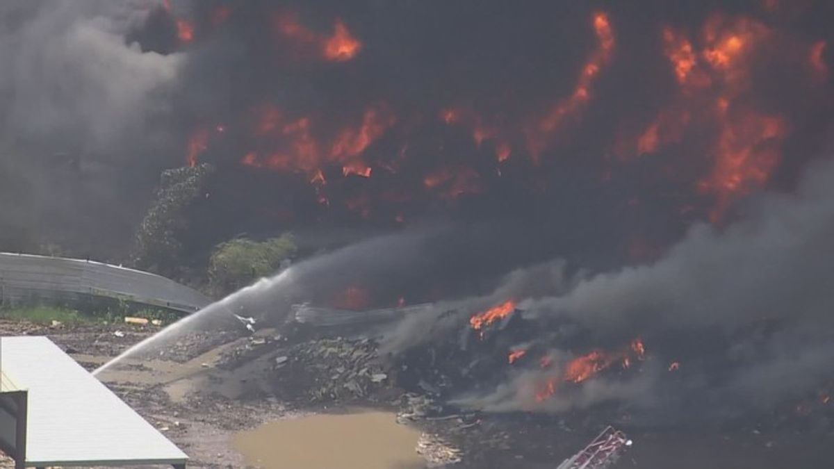 5 p.m. update: More than 100 firefighters battle large tire fire at ...