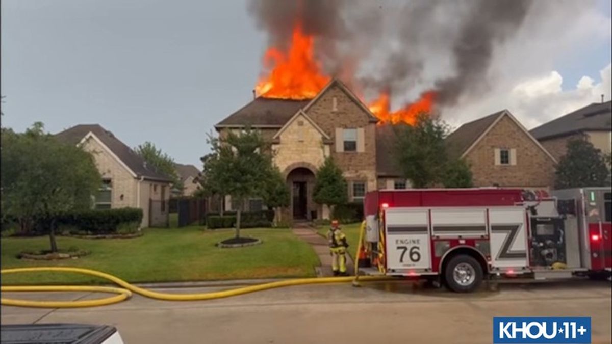 Lightning strike causes house fire south of The Woodlands | Haystack News