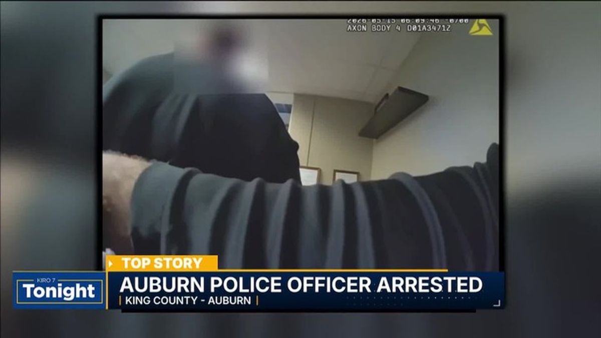 Auburn police officer arrested, accused of inappropriately messaging ...