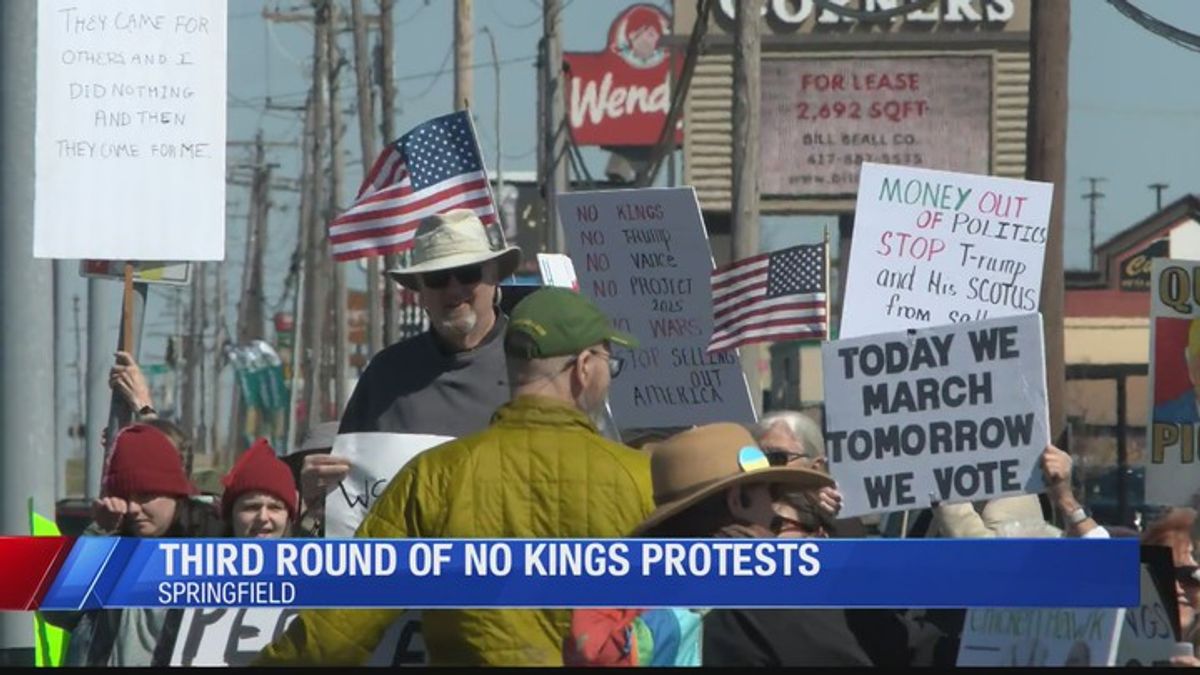 Springfield demonstrators line South Campbell for ‘No Kings’ protest ...