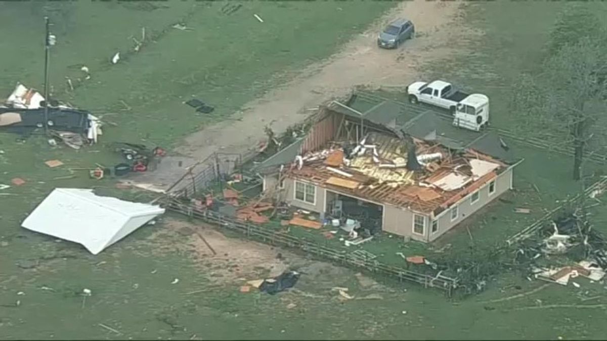 Tornadoes in northern Texas leave at least 2 dead and destroy multiple ...