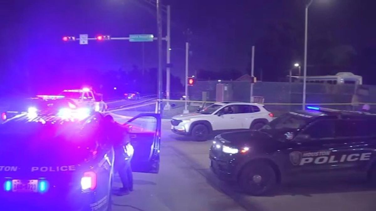 HPD: Man dies after being shot multiple times at red light in NE ...
