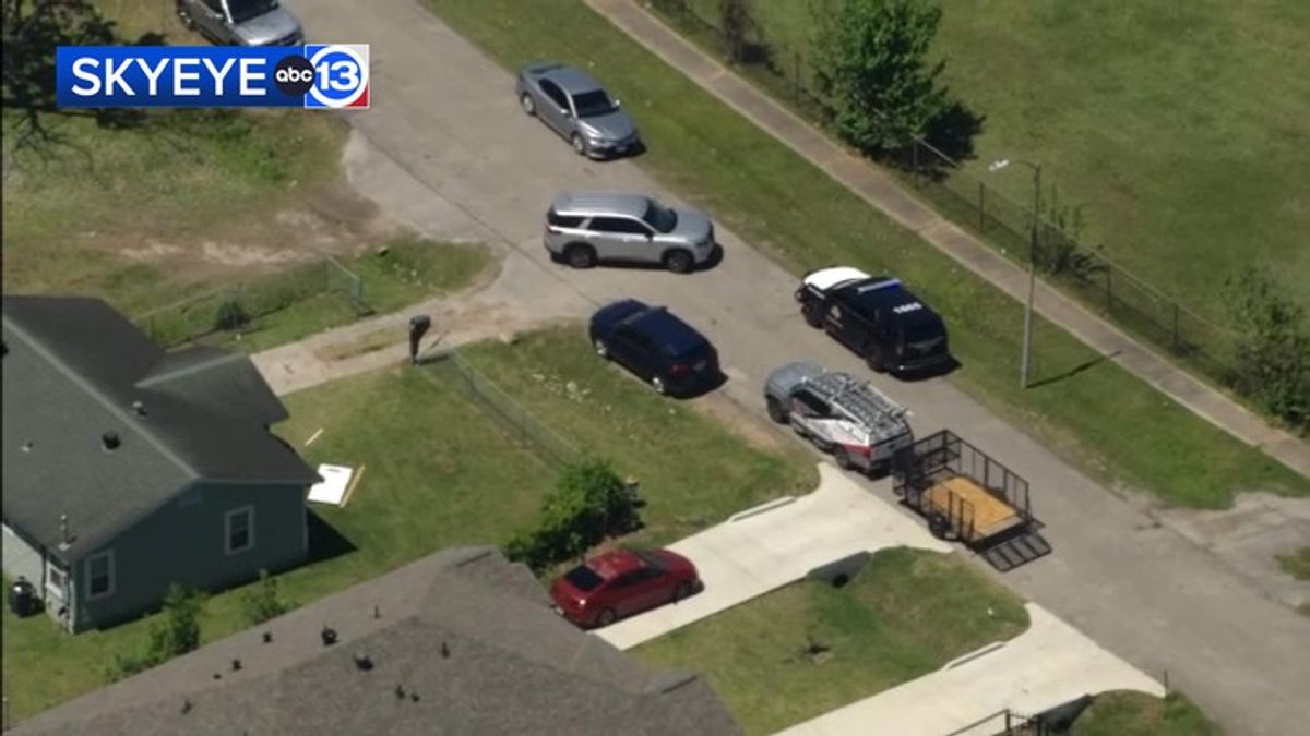 10 people arrested on gun, drug charges after FBI searches in Clinton ...
