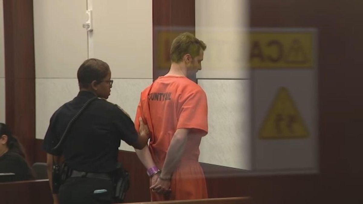 Man accused of murdering pregnant wife, fleeing country appears in ...