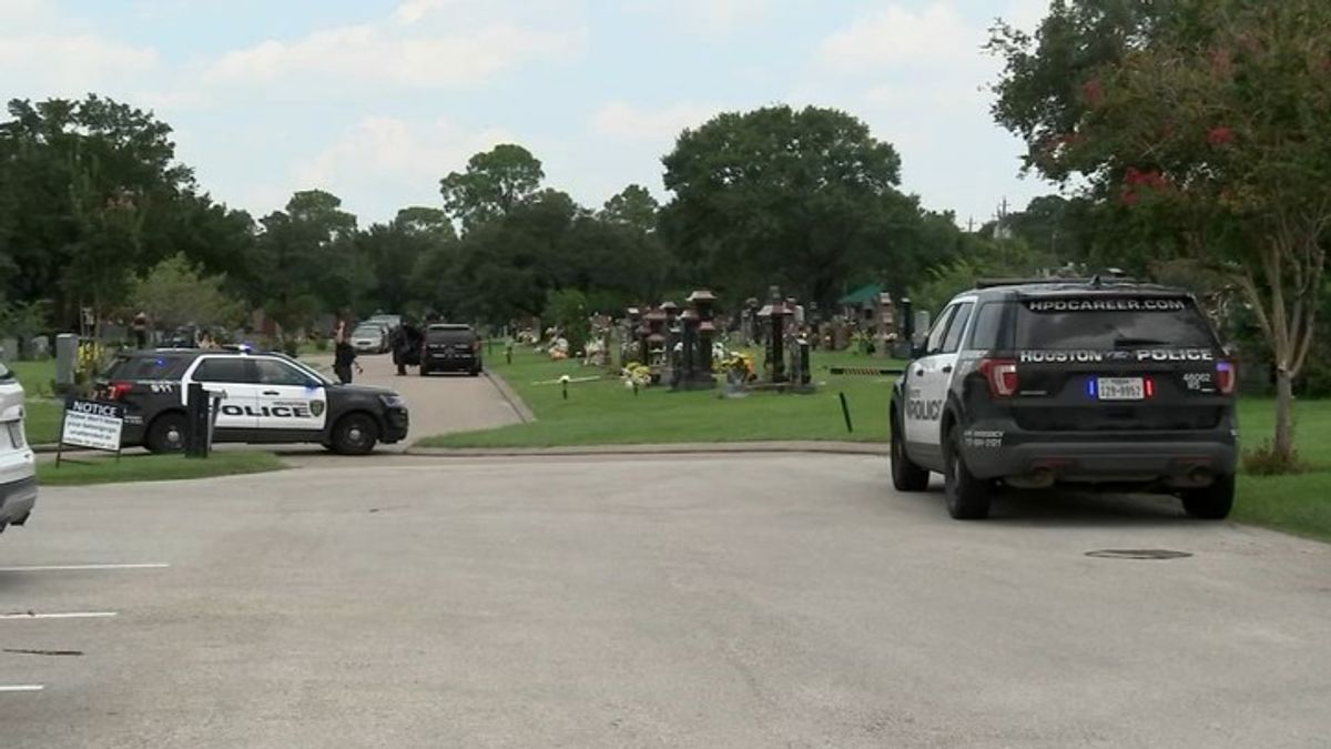 Suspect shot, killed after HPD officers respond to attempted stabbing ...