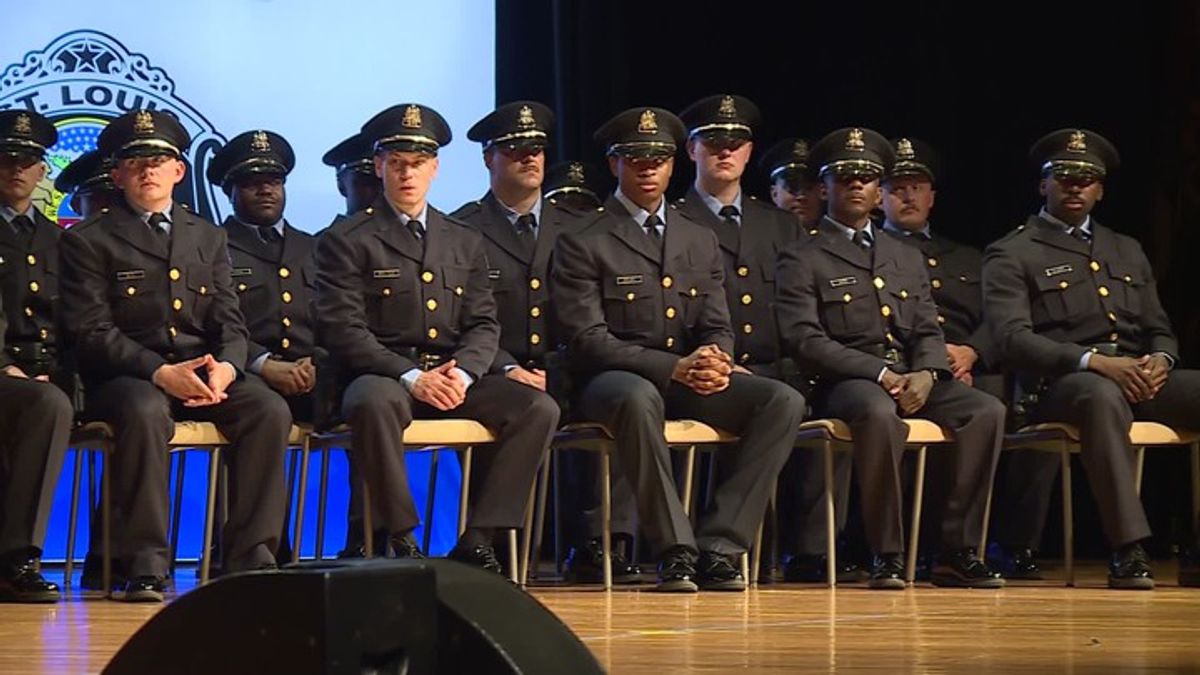 18 new police officers sworn in to the SLMPD | Haystack News