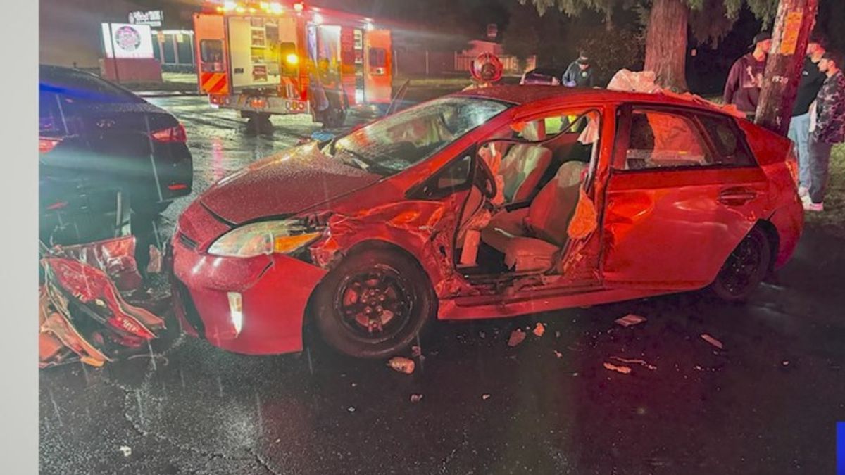 Four hurt in Sacramento crash, one critically injured | Haystack News