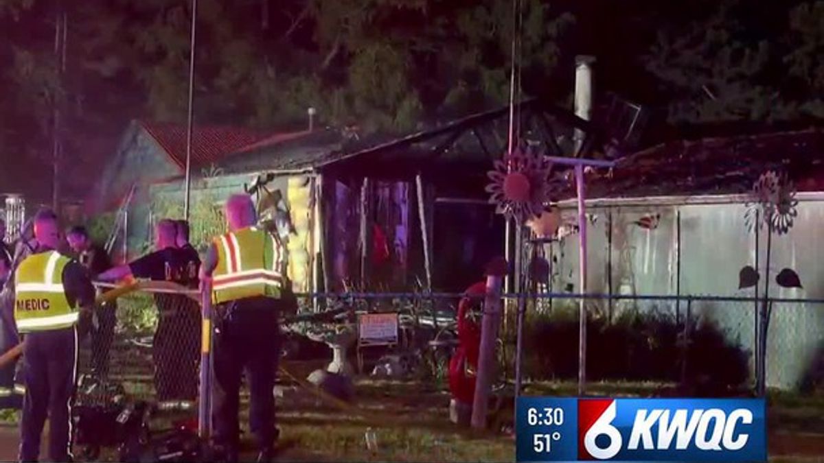 1 person, 2 dogs dead in Davenport house fire | Haystack News