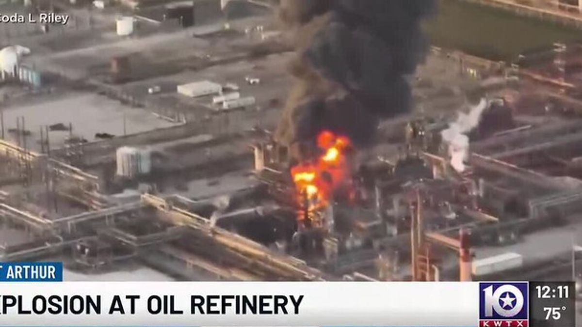Massive explosion rocks one of the country's largest oil refineries in ...