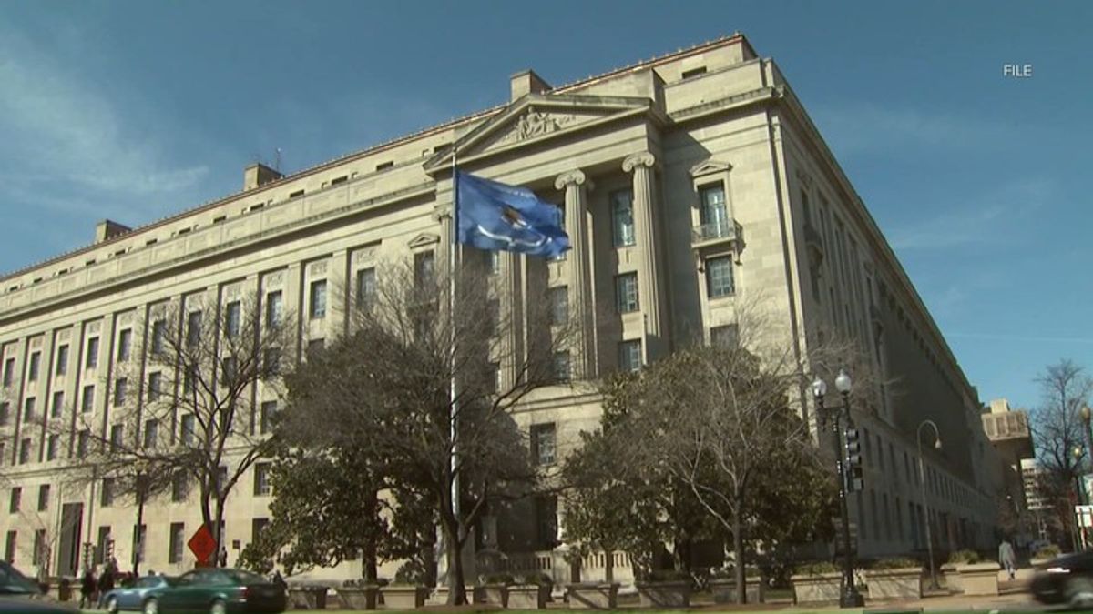 Justice Department probes TV press pool over Trump coverage halt ...