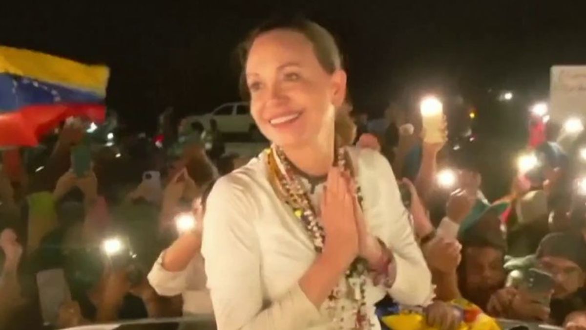 Opposition leader makes daring return to Venezuela | Haystack News