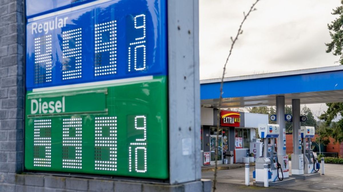 Gas prices skyrocket and oil prices volatile as war with Iran continues ...