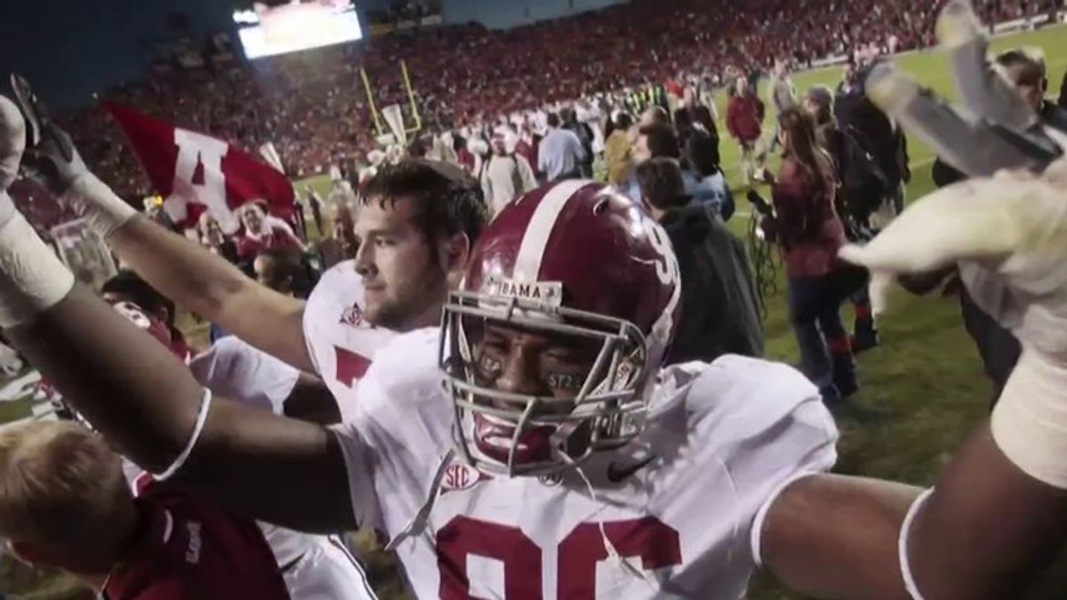 Ex-Alabama football player faces charges after wearing makeup and wigs ...