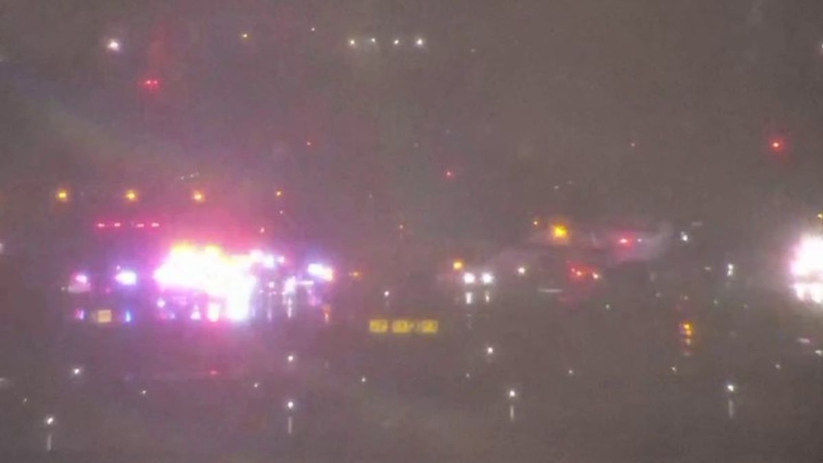 Passengers evacuated after emergency landing at Newark airport ...