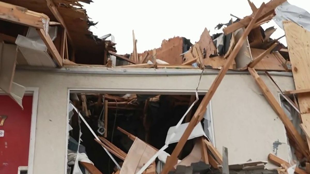 Dangerous tornadoes rip across Midwest | Haystack News