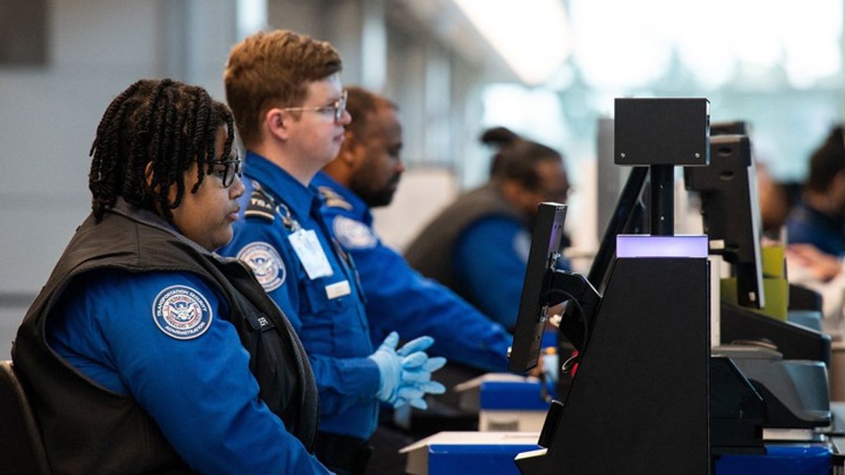 Long TSA lines form at airports as agents miss second paycheck ...