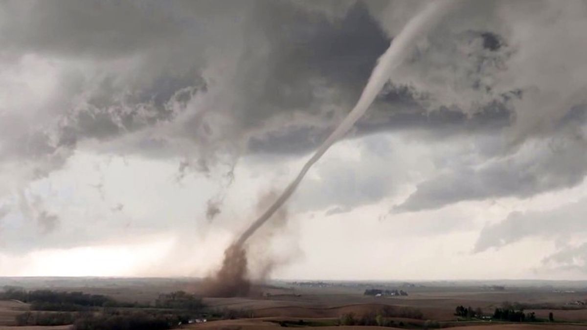 Wild Spring Weather Brings Tornadoes and Heat Waves Across US ...