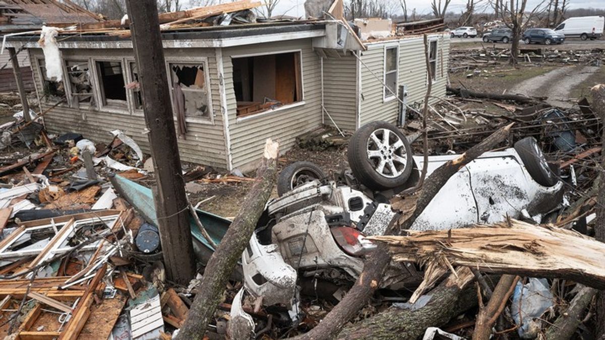 Severe Storms Linger as Deadly Tornadoes Tear Across Midwest | Haystack ...
