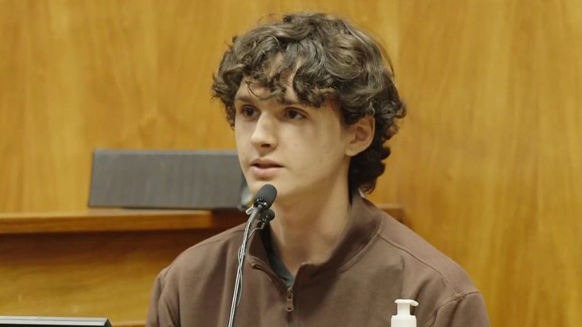 Son of Hawaii Doctor Accused of Trying to Kill Wife Testifies in Trial ...