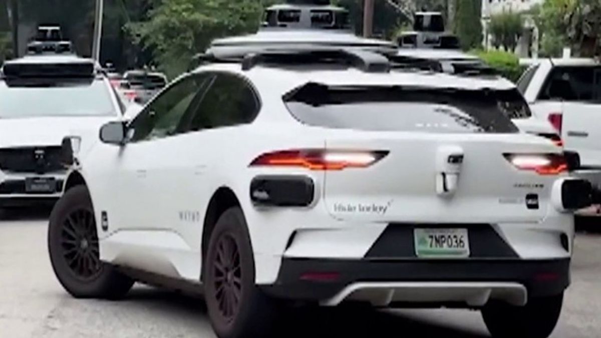 Waymo Driverless Cars Become Trapped in Atlanta Neighborhoods ...