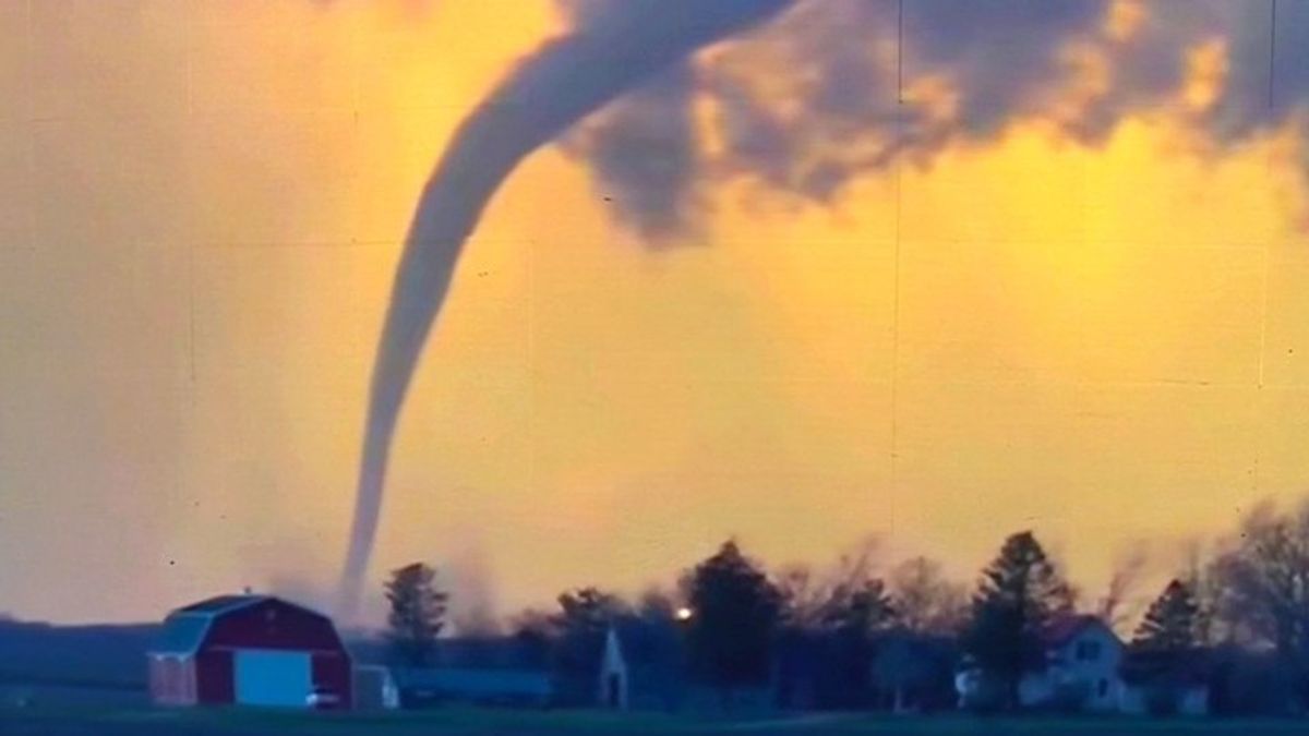 Tornadoes Sweep Across Midwest as Spring Warm-up Intensifies | Haystack ...