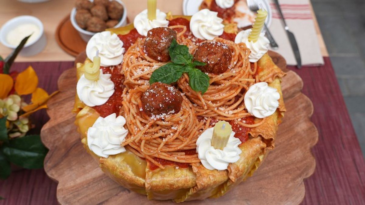 Viral Teacher Shares Her Famous Pasta Cake Recipe | Haystack News