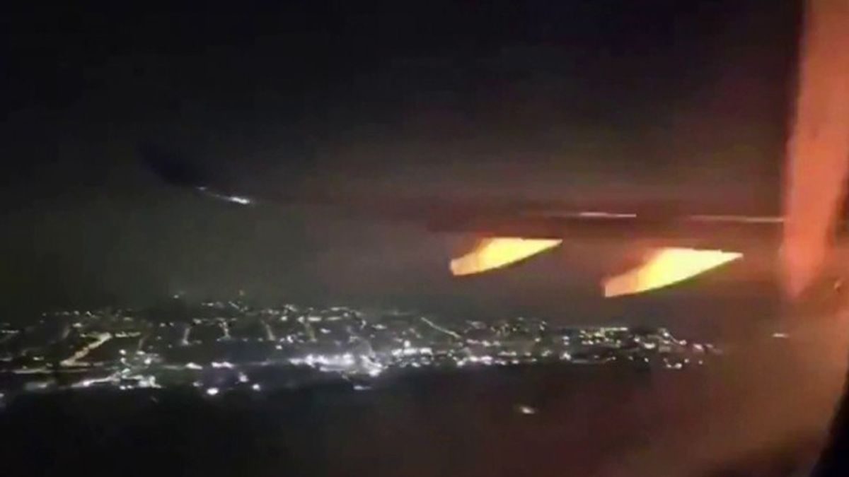 Video Captures Massive Engine Failure on Delta Flight | Haystack News