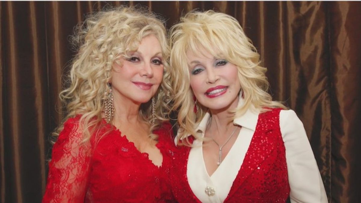 Dolly Parton's sister says machine changed her vote | Haystack News