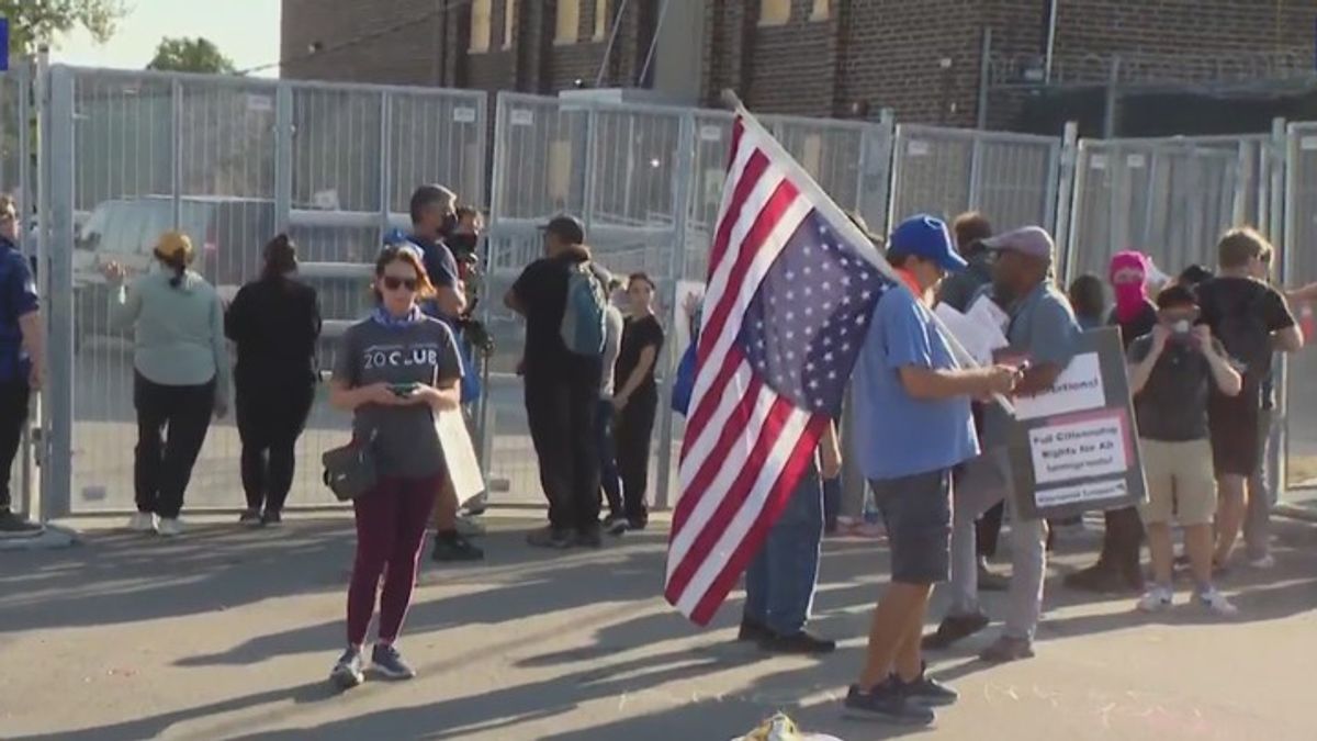 Woman shot in Chicago after trying to run down federal agents: DHS ...