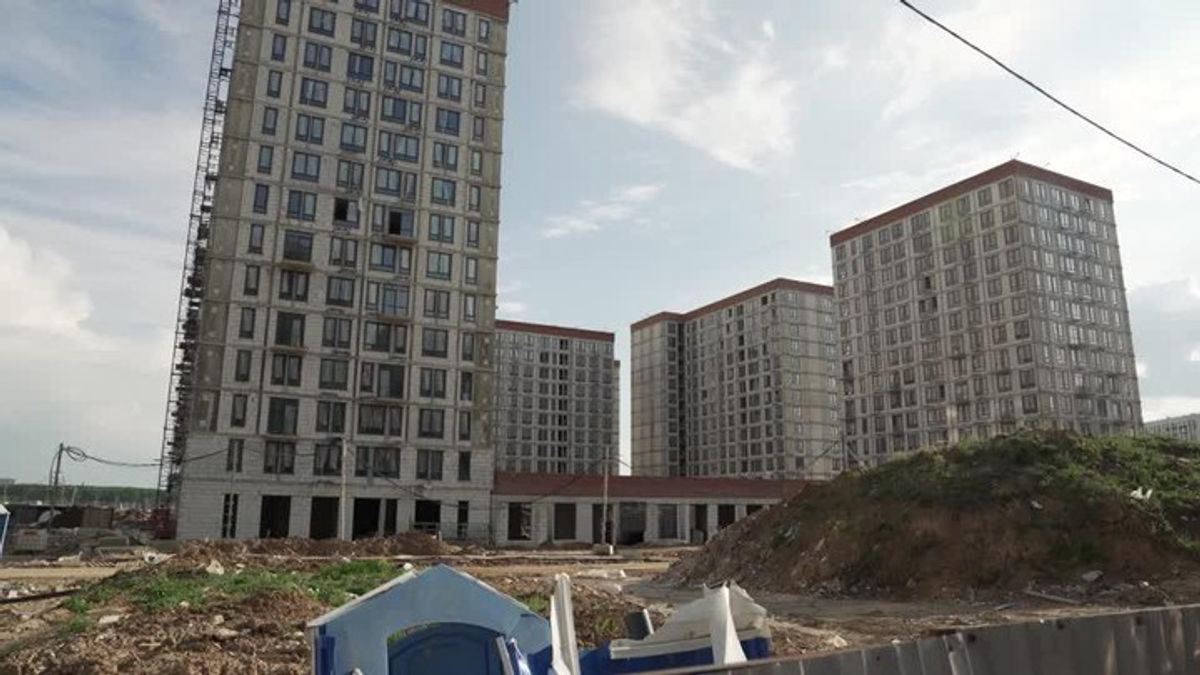 Russian building downturn leaves Moscow apartment buyers in limbo ...