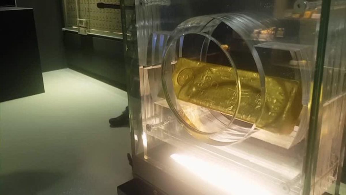 Gold hits three-week high as US tariff ruling incites safe-haven buying ...