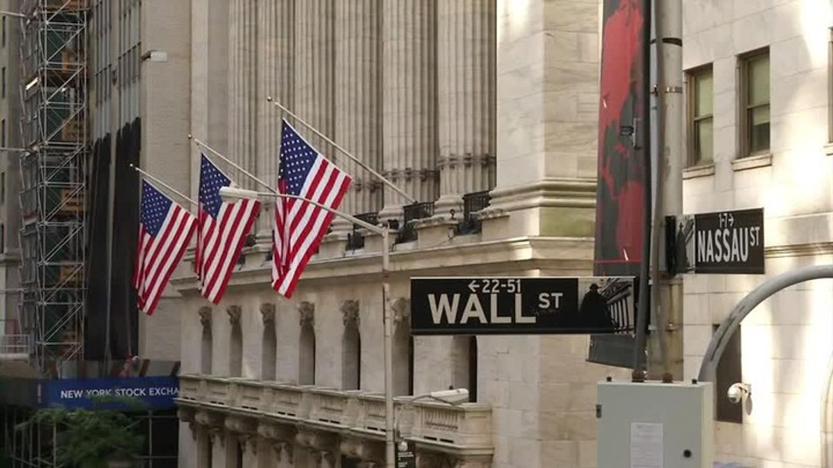 Wall Street sinks as tech rout deepens on AI angst | Haystack News