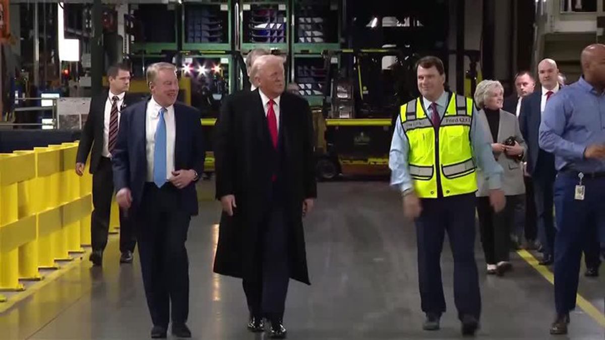 Trump tries to soothe economic anxiety in Detroit trip | Haystack News