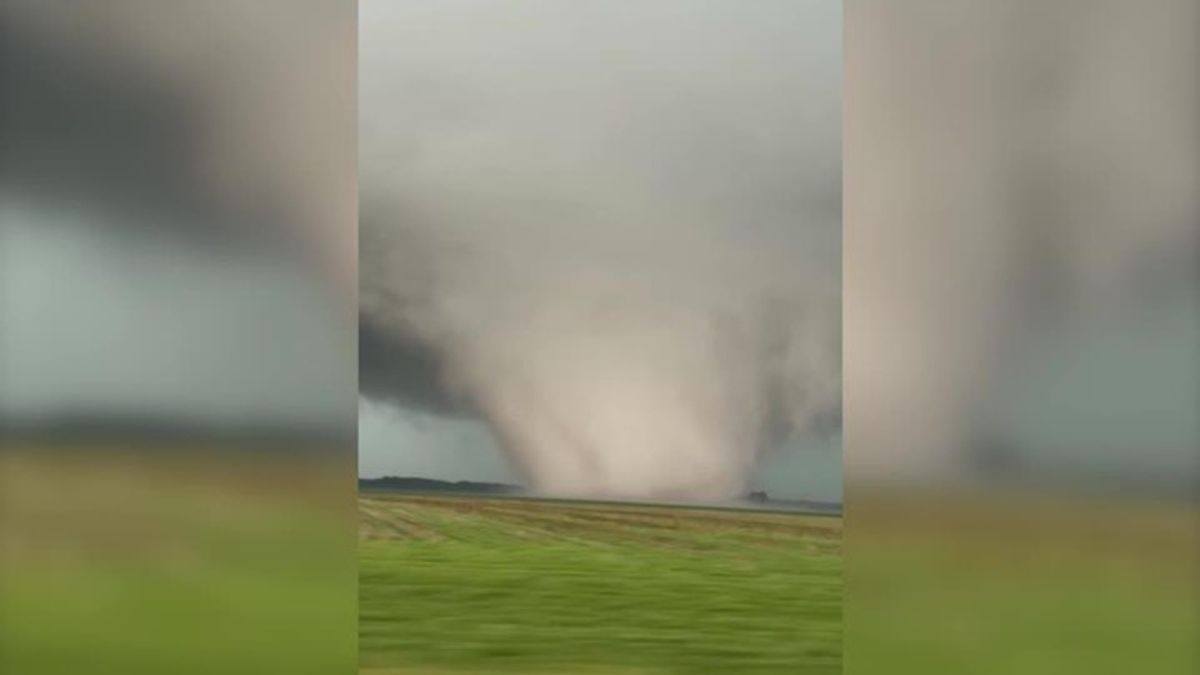 Video shows large tornado tearing through Illinois | Haystack News