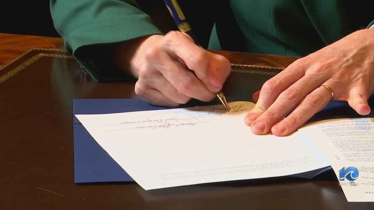 Gov. Spanberger signs proposed redistricting map | Haystack News