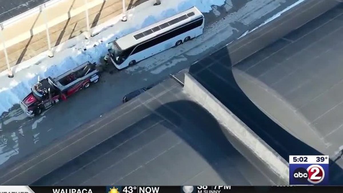 Driver in custody after bus crash injured over 30 people in Green Bay ...