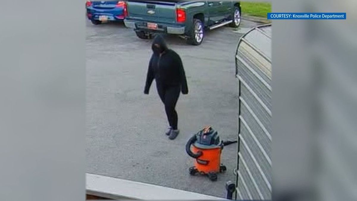 Knoxville Police trying to identify two women who robbed a car ...