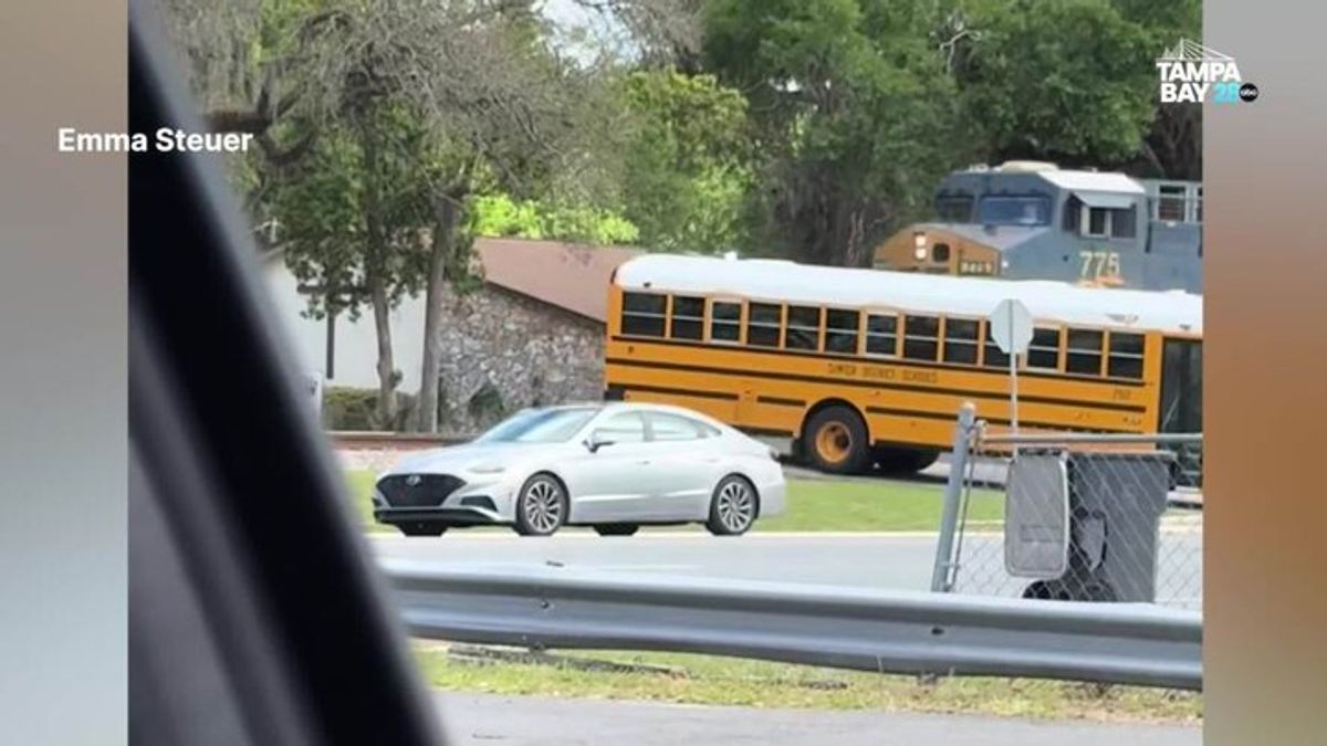 Train grazes Florida school bus with 29 children onboard, bus driver ...