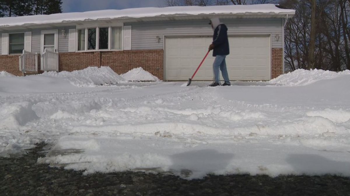 Portage residents dig out after lake effect snow | Haystack News