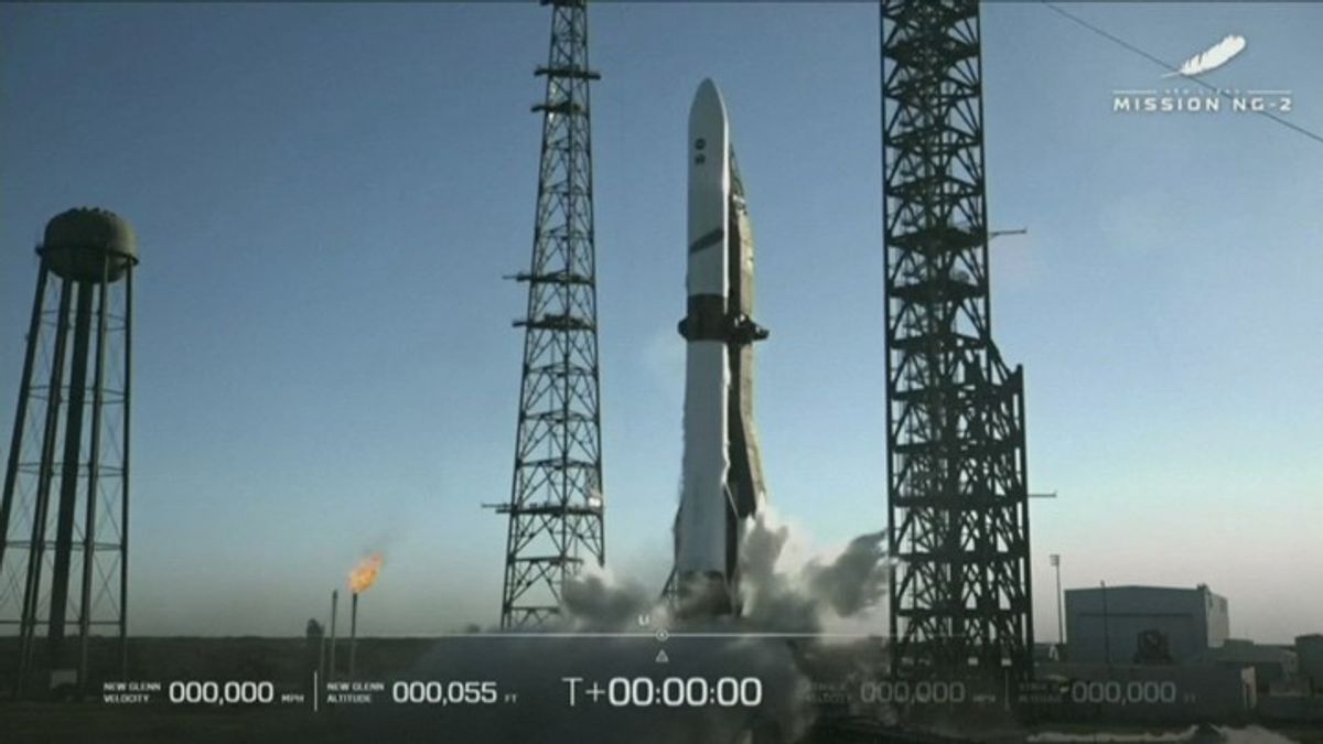 Blue Origin launches huge rocket carrying twin NASA spacecraft to Mars ...