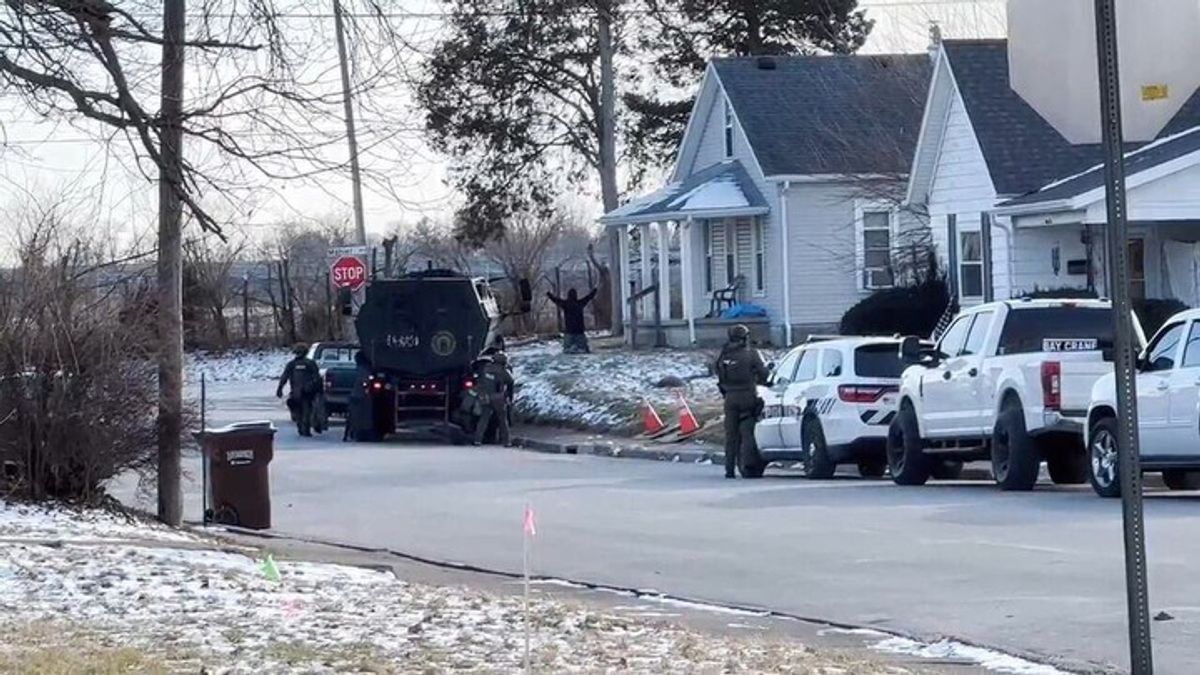 Man in custody after domestic situation led to hours-long SWAT standoff ...