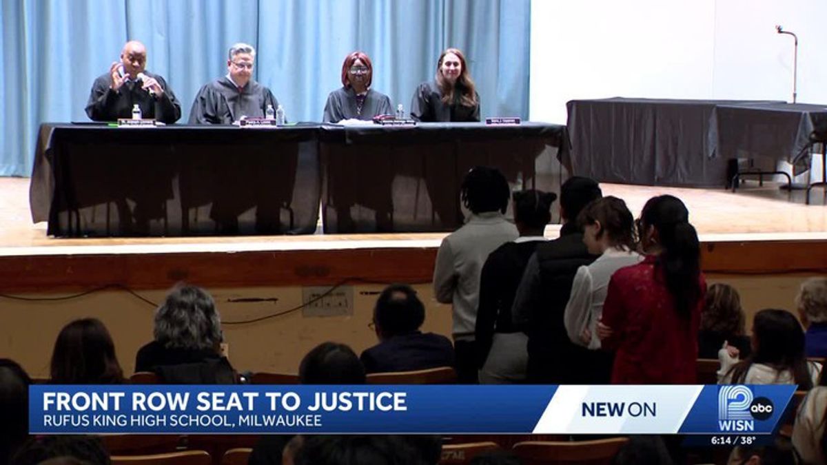 Milwaukee students watch real appeals court case live at Rufus King ...