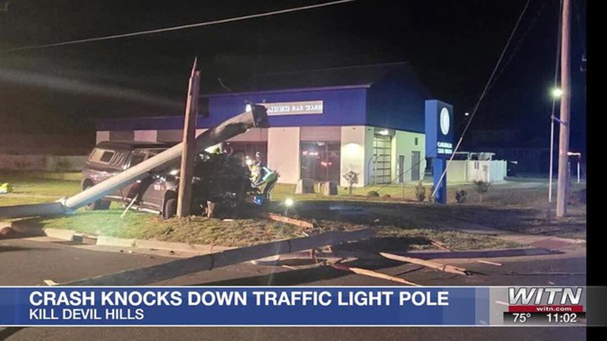 Two injured in crash that knocked down traffic light pole, ‘Welcome to ...