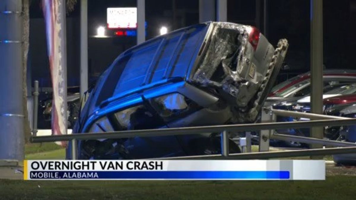Serious crash Sunday morning near Mobile car dealership | Haystack News