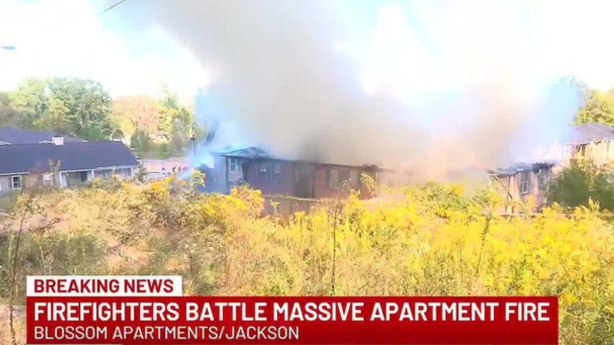 Jackson firefighters battling massive fire at Blossom Apartments ...