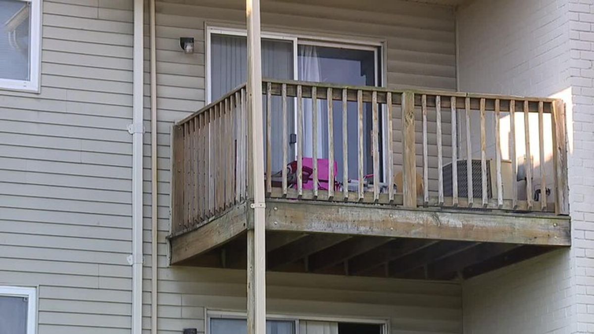 Firefighters rescue 2 trapped residents from Aberdeen apartment fire ...