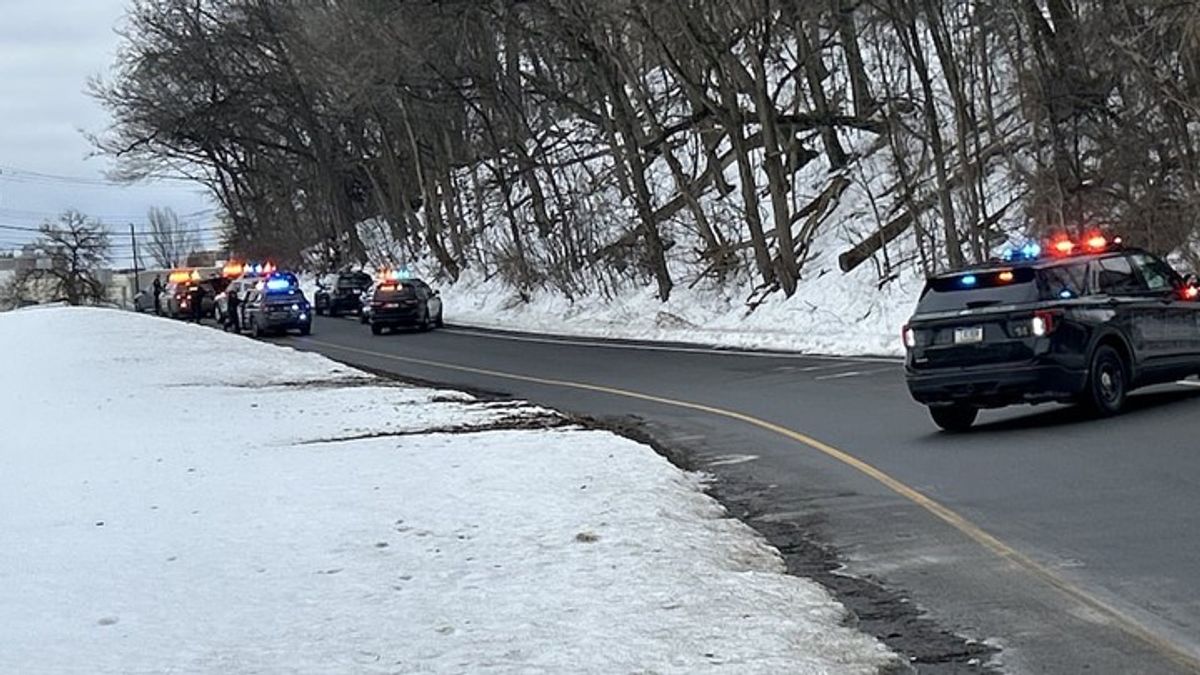 5 teens arrested after chase with police around busy North Hills roads ...